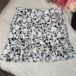 2 x 20$ White House Black Market Floral Black and White Mini Skirt Size 8